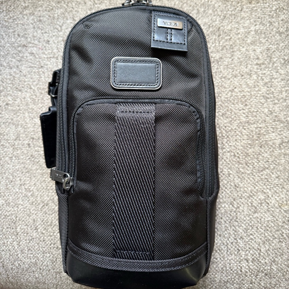 Brand New TUMI Alpha SLING BAG In black
